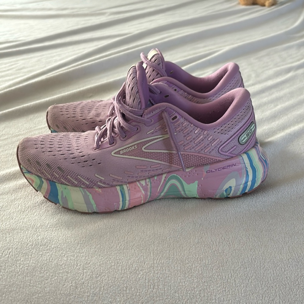 Brooks glycerin tennis shoe